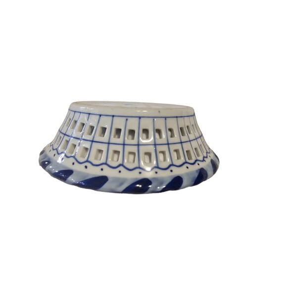 Chinese Porcelain Fruit Bowl "Fall Harvest" Basket Weave Lattice Design Blue & W - Picture 5 of 5
